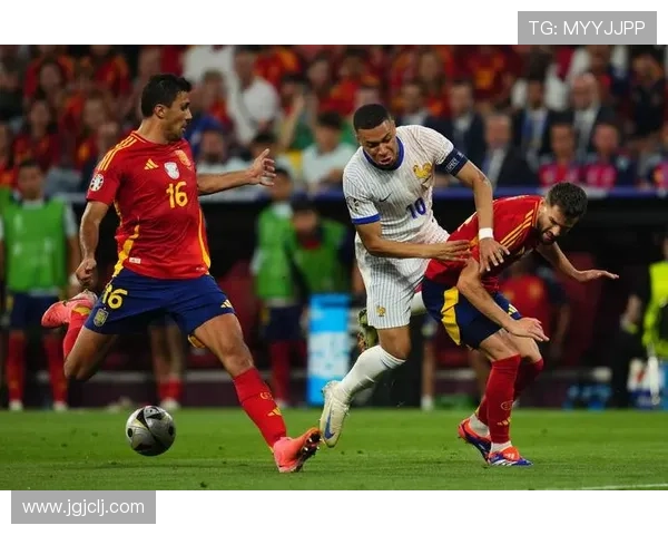 姆巴佩虐菜质疑:强强对话表现与进攻效率差异 姆巴佩虐菜质疑:强强对话表现与进攻效率差异