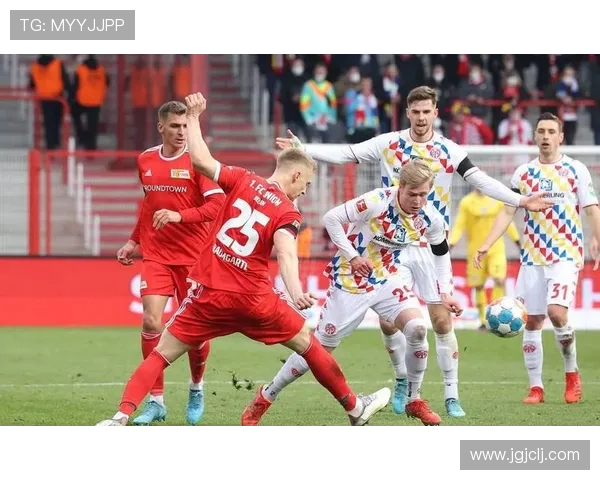 多特蒙德再遭失利,体系问题持续显现,稳定性面临考验 多特蒙德再遭失利,体系问题持续显现,稳定性面临考验