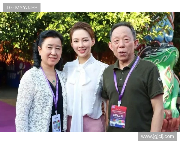 潘晓婷家的冰箱里塞满了蛋白粉，连饮料都按克称着喝