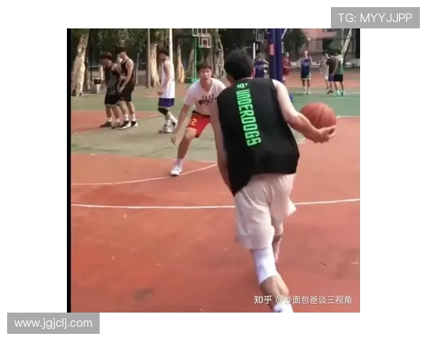 篮球比赛中翻腕违例的规则定义与判定解析